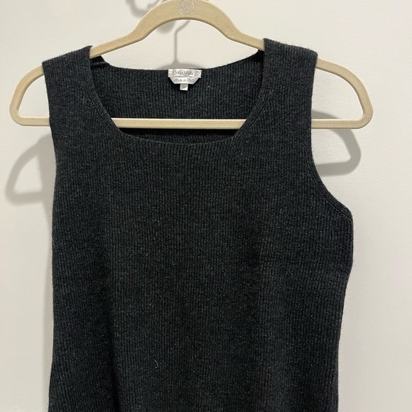 MaxMara mint condition Twin Set. - Picture 2 of 4